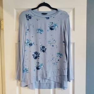 RW&Co beautiful blue flowered long sleeved top
